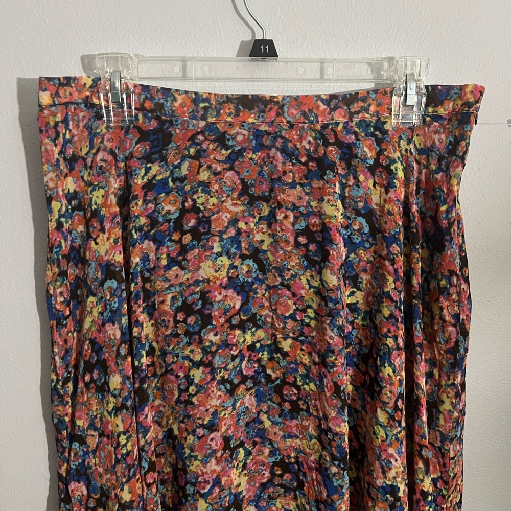 Decree Colorful Abstract Pattern Top - Picture 2 of 11
